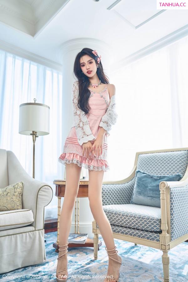李浅浅  [XiuRen]高清写真图 2023.11.01 No.7595 浅浅Danny 清纯美腿第9张图片